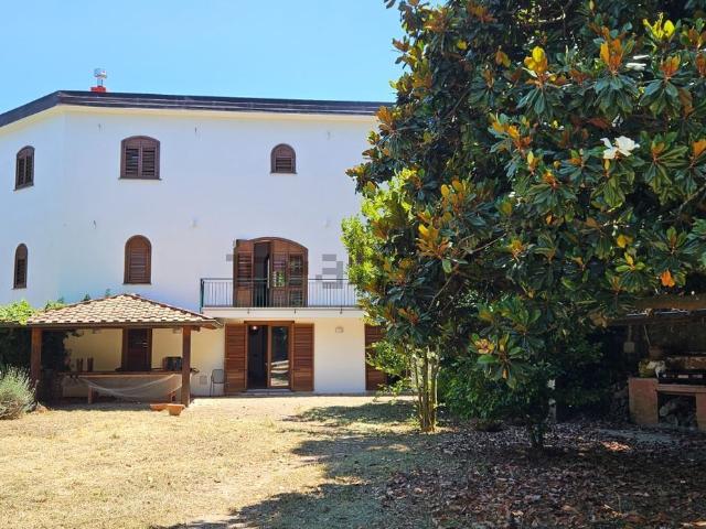 Case e ville in affitto di 300 m² in Via Pontone, 21