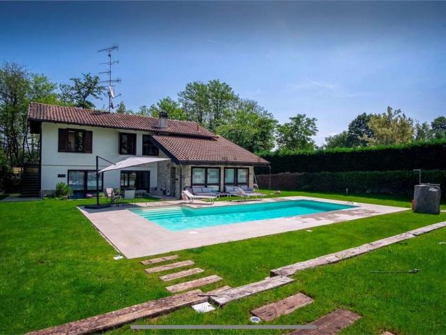 Case e ville in affitto di 300 m² in Via Ticino Novelli, 24