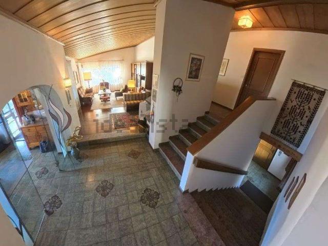 Case e ville in affitto di 309 m²