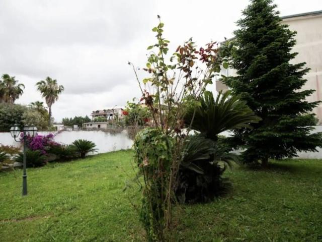 Case e ville in affitto di 320 m² in Via Consolare Campana