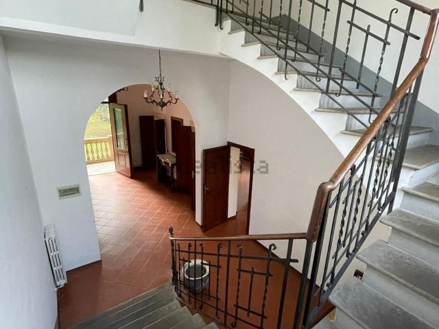 Case e ville in affitto di 350 m² in Via Vandelli