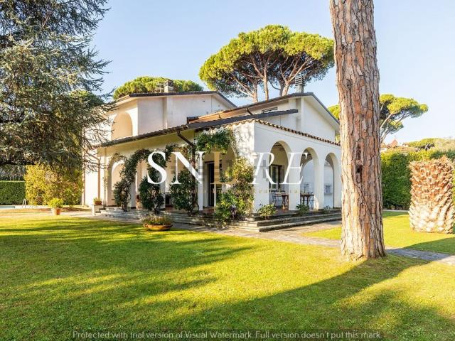 Case e ville in affitto di 358 m² in Via XX Settembre