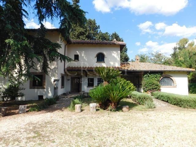 Case e ville in affitto di 360 m² in Via Appia Antica