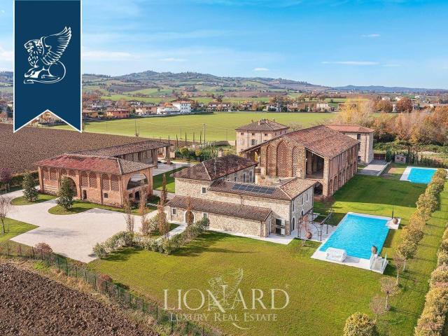 Case e ville in vendita di 4000 m²