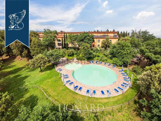 Case e ville in vendita di 4000 m²