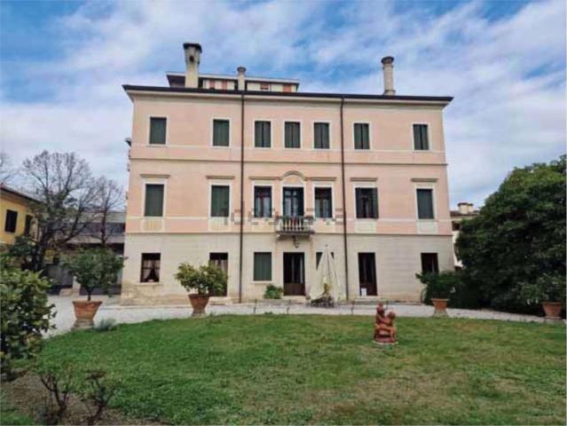 Case e ville in vendita di 4000 m² in Corso Mazzini Giuseppe, 9