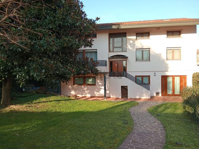 Case e ville in vendita di 400 m²