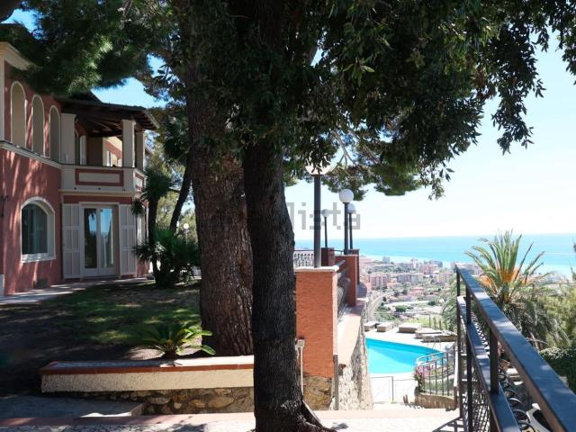 Case e ville in vendita di 400 m² in Via Collasgarba