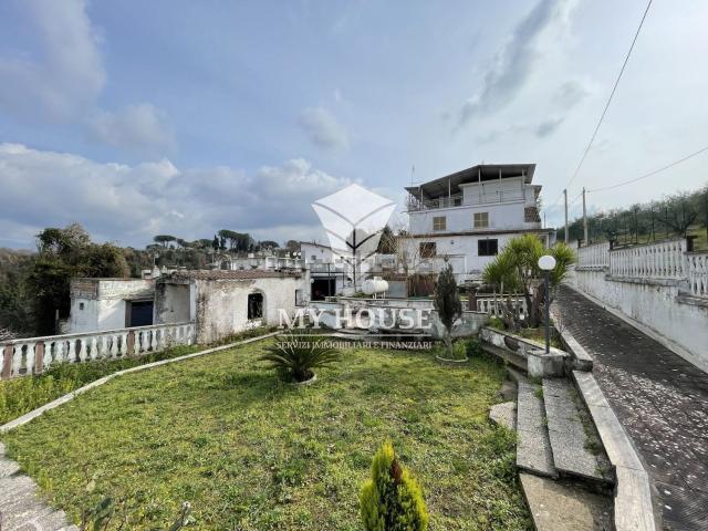 Case e ville in vendita di 400 m² in Via Colle Rossetto, 8