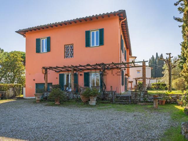 Case e ville in vendita di 400 m² in Via Colleramole
