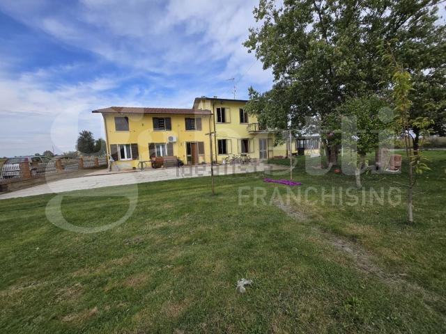 Case e ville in vendita di 400 m² in Via Corno, 40