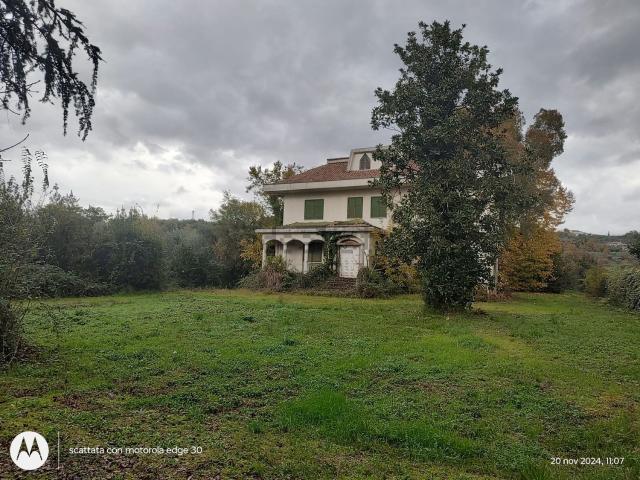 Case e ville in vendita di 400 m² in Via Costantino Caminada, 7