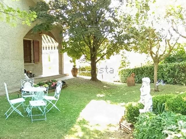 Case e ville in vendita di 400 m² in Via Caduti della Bettola, 56