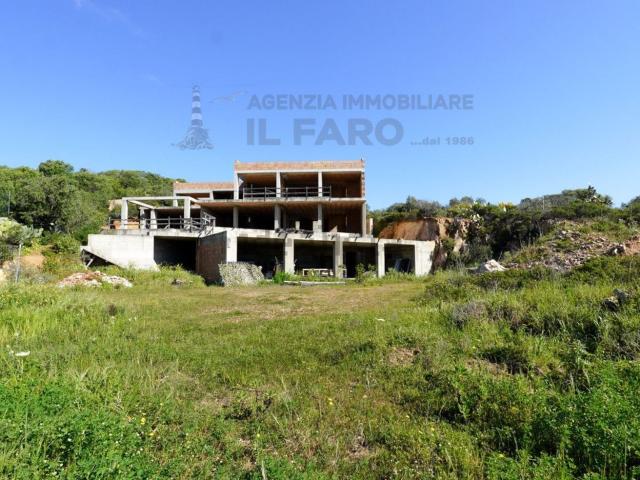 Case e ville in vendita di 400 m² in Via Caio Duilio
