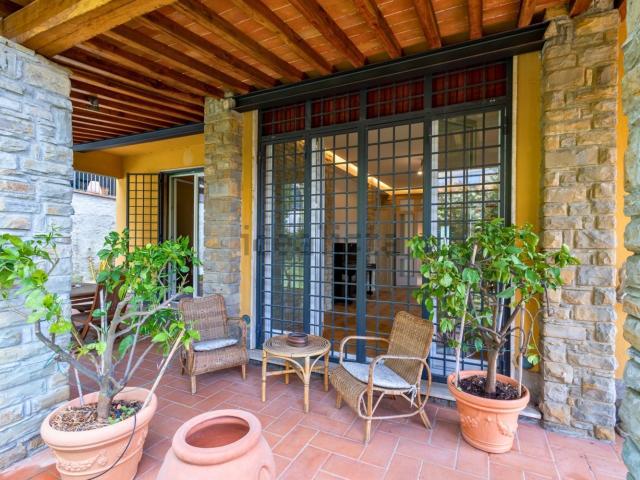 Case e ville in vendita di 400 m² in Via Carlo Borrani, 1