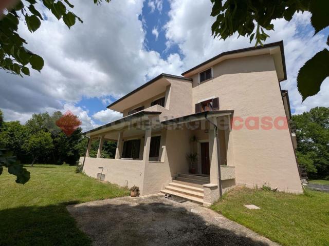 Case e ville in vendita di 400 m² in Via Casilina