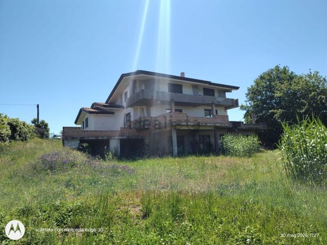 Case e ville in vendita di 400 m² in Via Casilina Sud