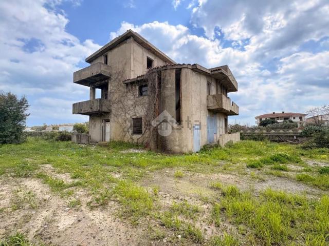 Case e ville in vendita di 400 m² in Via Cassano Ionio