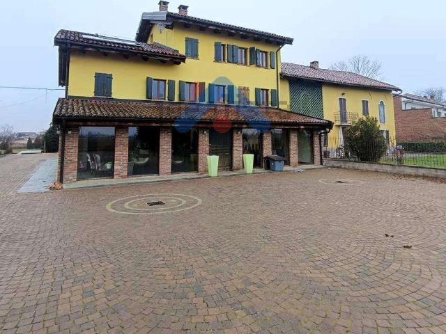 Case e ville in vendita di 400 m² in Via Cieli, 12