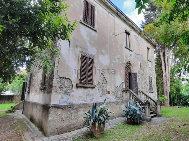Case e ville in vendita di 400 m² in Via Curtatone e Montanara