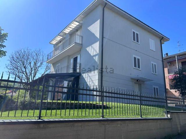 Case e ville in vendita di 400 m² in Via Cusna, 1