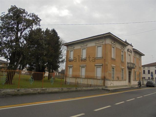 Case e ville in vendita di 400 m² in Via A. Bernini, 20