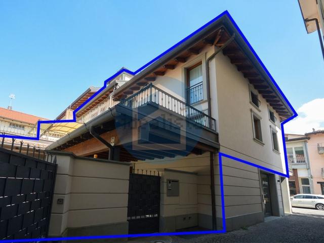 Case e ville in vendita di 400 m² in Via Antonio Lorenzetti