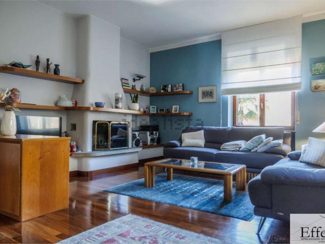 Case e ville in vendita di 400 m² in Via G. Mazzini, 38
