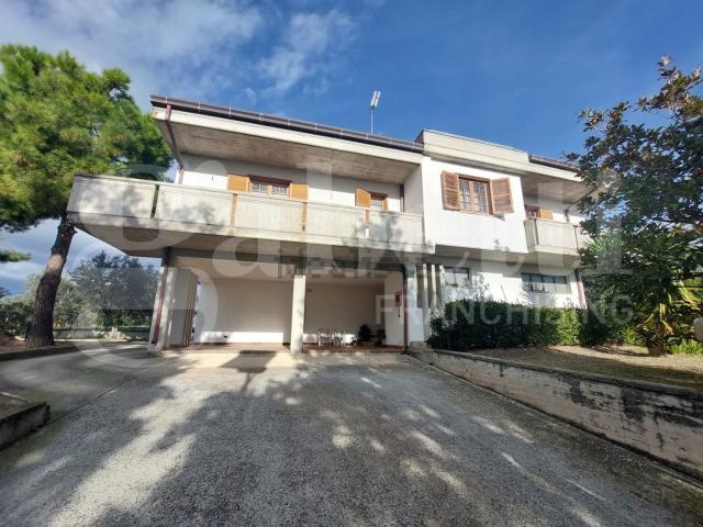 Case e ville in vendita di 400 m² in Via Goffredo Mameli, 9