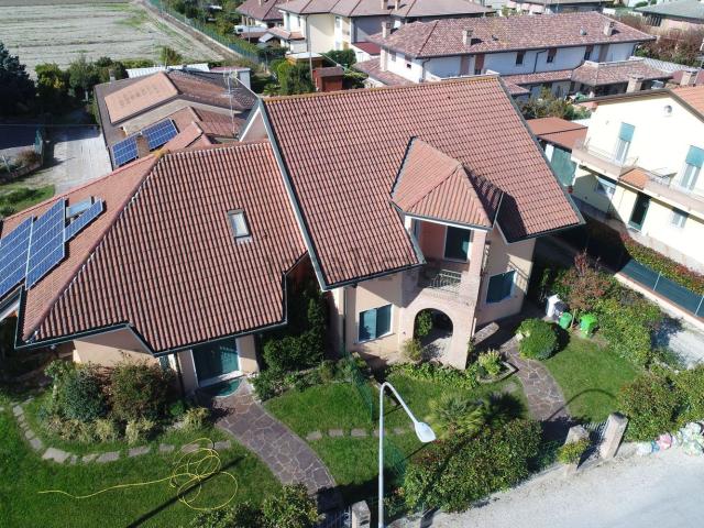 Case e ville in vendita di 400 m² in Via Giuseppe Garibaldi
