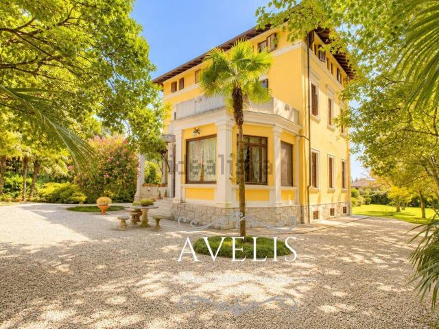 Case e ville in vendita di 400 m² in Via Giuseppe Mazzini