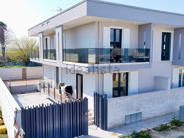 Case e ville in vendita di 400 m² in Via Giancarlo Siani, 15