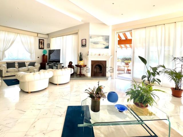 Case e ville in vendita di 400 m² in Via Don Minzoni, 23