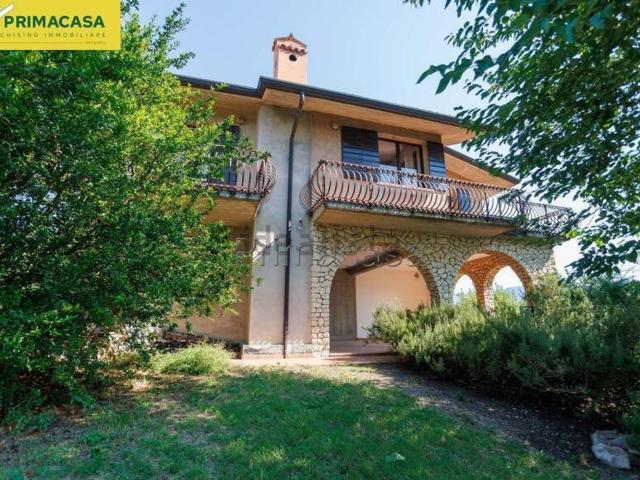 Case e ville in vendita di 400 m² in Via Don C. Biasi