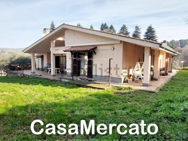 Case e ville in vendita di 400 m² in Via dei Gerani