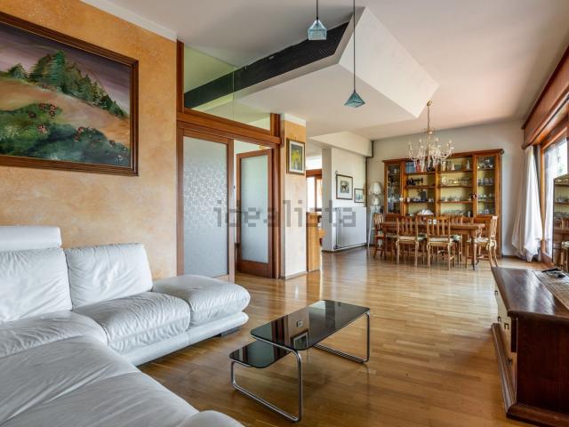 Case e ville in vendita di 400 m² in Via del Secco