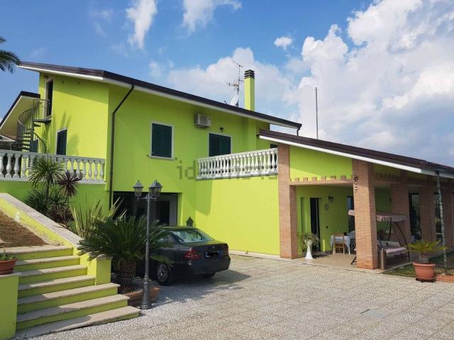 Case e ville in vendita di 400 m² in Via del Semaforo