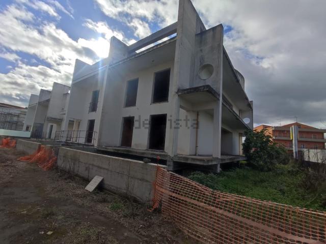 Case e ville in vendita di 400 m² in Via della Comunità Europea