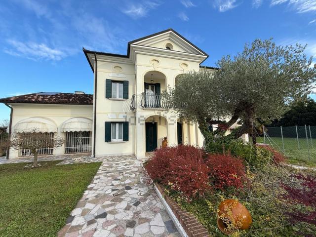 Case e ville in vendita di 400 m² in Via della Laguna, 7