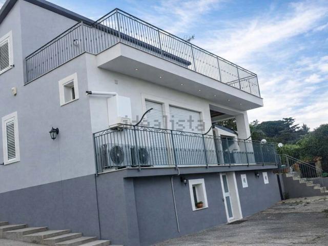 Case e ville in vendita di 400 m² in Via delle Balatazze