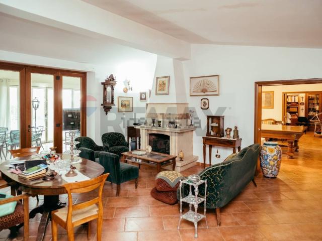 Case e ville in vendita di 400 m² in Via di Santa Maria di Galeria, 504