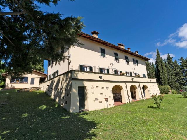 Case e ville in vendita di 400 m² in Via di Villamagna, 110