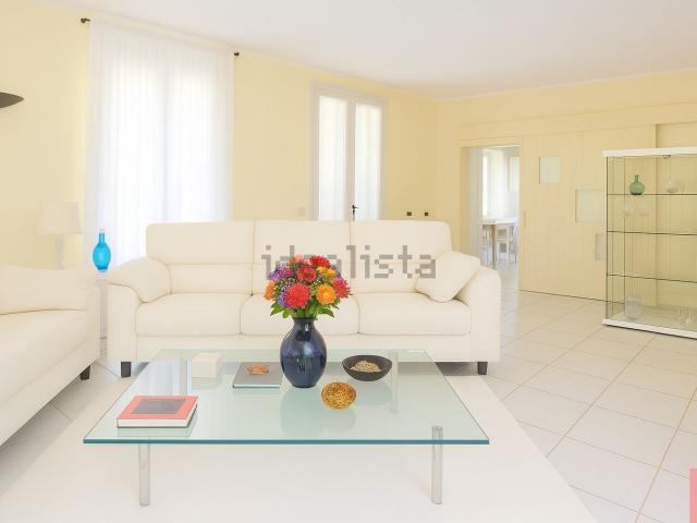 Case e ville in vendita di 400 m² in Via Fiume Montone Abbandonato, 413
