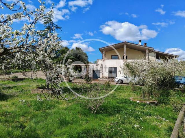 Case e ville in vendita di 400 m² in Via Orti della Paola, 4