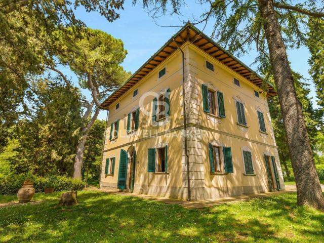 Case e ville in vendita di 400 m² in Via Montefalcone, 500