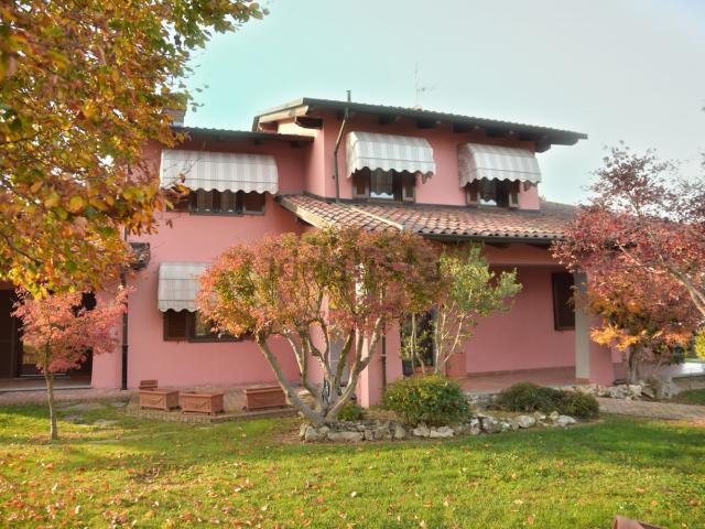 Case e ville in vendita di 400 m² in Via Nuova, 33