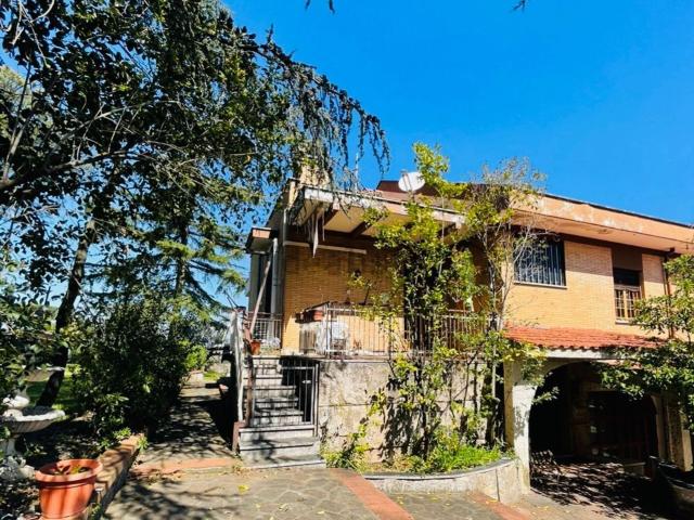 Case e ville in vendita di 400 m² in Via San Giovanni Apostolo