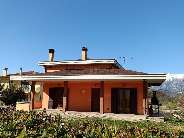 Case e ville in vendita di 400 m² in Via Santa Croce