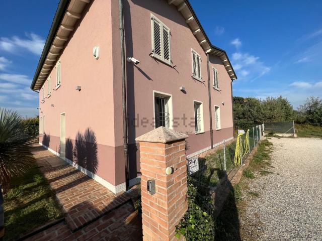 Case e ville in vendita di 400 m² in Via Santerno Ammonite, 171