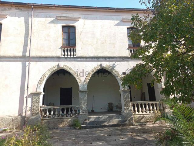 Case e ville in vendita di 400 m² in Via Sassari, 4